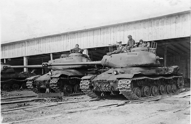 JS-2 in Güstrow, 1945. 74 heavy tank regiment.
