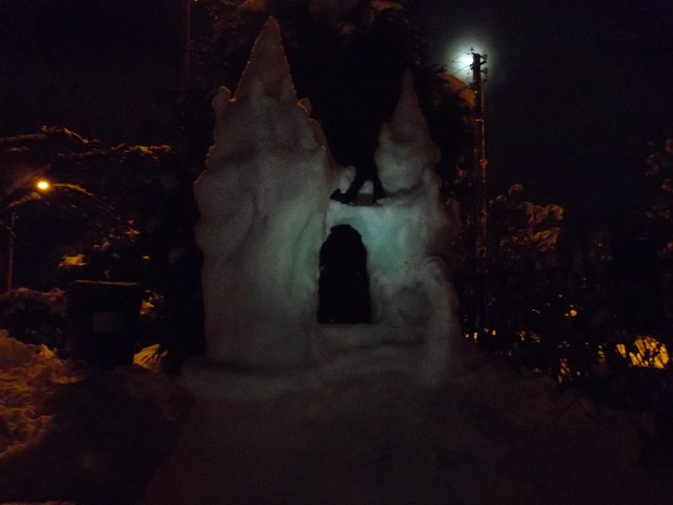 Creepy snow castle I built ;))