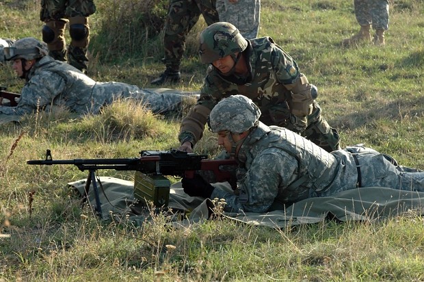 US and Bulgarian soldiers training